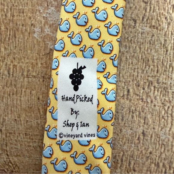 Vineyard Vines Yellow Whales Silk Neck Tie - Picture 2 of 9